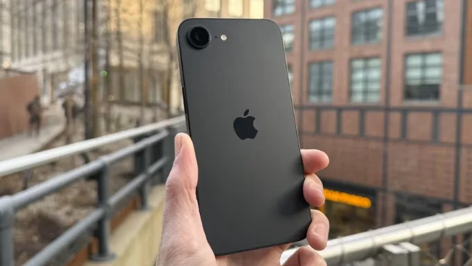 iPhone 17e sẽ có kích thước nhỏ gọn khoảng 146.7 x 71.5 x 7.8 mm