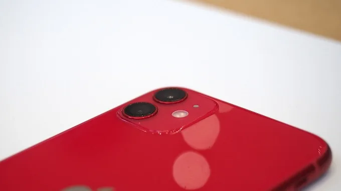 iPhone 11 khiêm tốn hơn với cụm camera kép