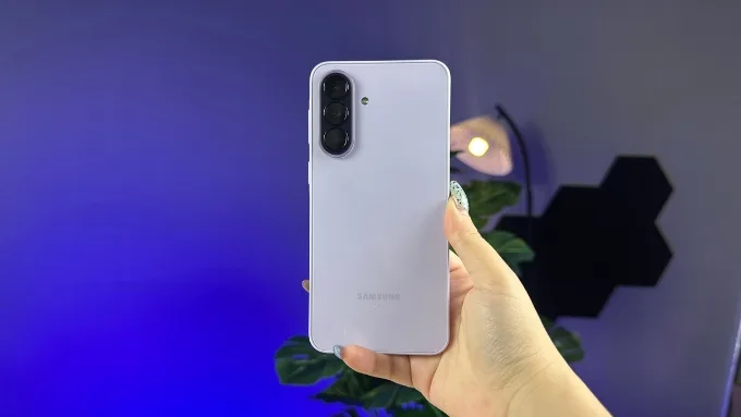 Galaxy A37 và Galaxy A36 có ngoại hình gần như tương đồng