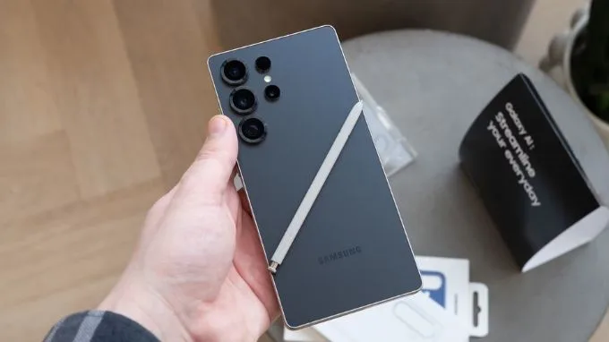 Điện thoại Samsung S25 Ultra có bút cảm ứng