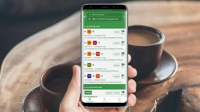 Kết hợp lộ trình đi bằng xe buýt với GrabBike, GrabCar để di chuyển linh hoạt