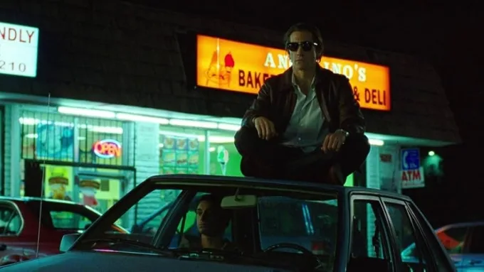 Nightcrawler khắc họa Lou Bloom là một kẻ thất nghiệp trở thành tay săn tin độc lập