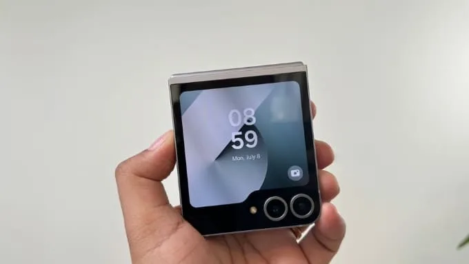 Đánh giá Galaxy Z Flip 7 FE qua màn hình phụ