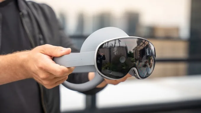 Thiết kế của Galaxy XR mang nhiều nét tương đồng với Apple Vision Pro