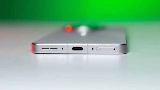 So sánh pin sạc Galaxy S25 và OnePlus 13