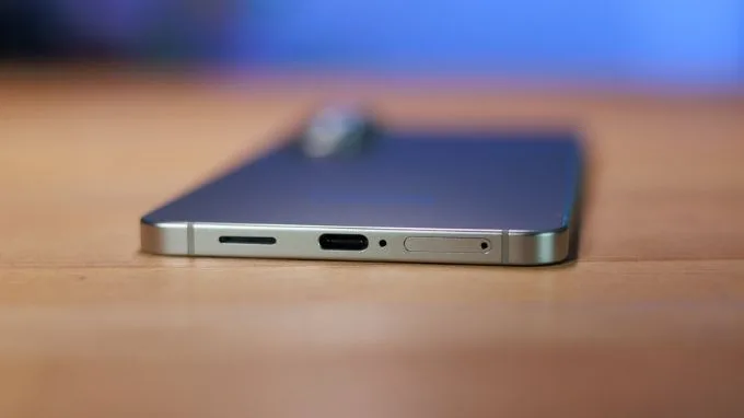 Dung lượng pin Galaxy S25 Edge là một điểm trừ