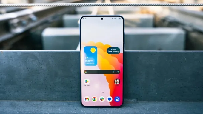 Màn hình Dynamic LTPO AMOLED 2X 6.2 inch là một điểm nổi bật nhất của máy
