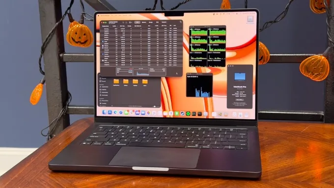 Hiệu năng là trọng tâm của MacBook Pro M5, nhờ con chip M5 mới với 10 lõi CPU (4 lõi hiệu năng, 6 lõi hiệu suất) và 10 lõi GPU