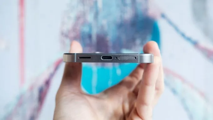Galaxy S25 FE chiếm ưu thế với viên pin 4.900 mAh