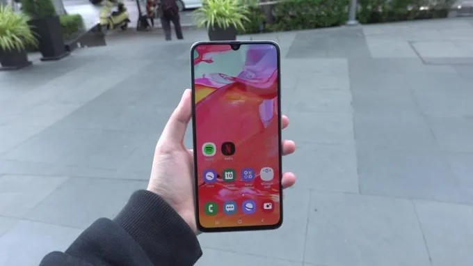 Galaxy A70 mang màn hình giọt nước với kích thước màn hình lớn