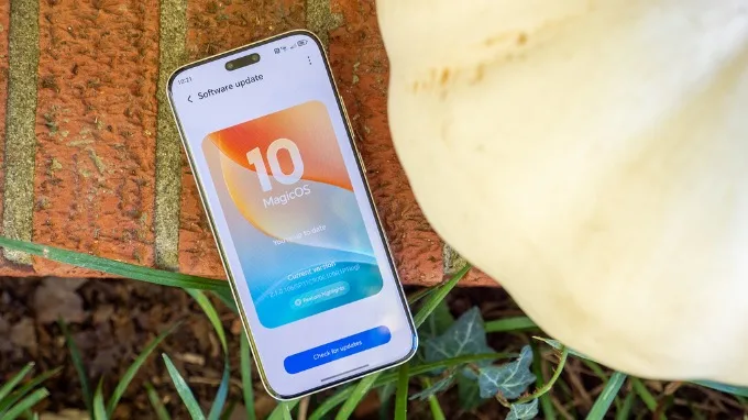 Thiết kế HONOR Magic 8 Pro so với Galaxy S25 Ultra