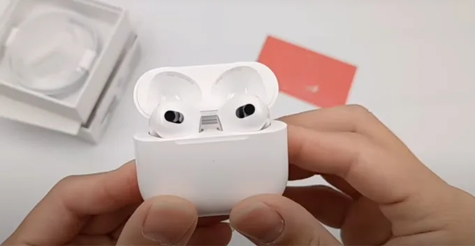 Bắt đầu mổ bụng AirPods 3