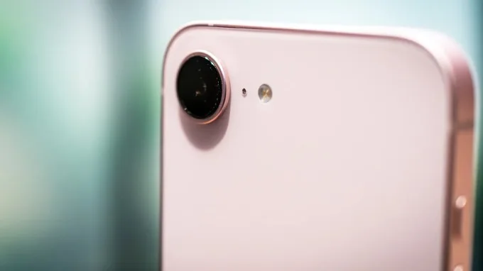 Hệ thống camera là điểm hạn chế chung khi so sánh iPhone 17e vs iPhone Air