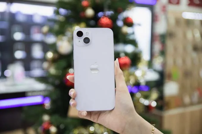 So sánh thiết kế Galaxy S24 Plus và iPhone 14