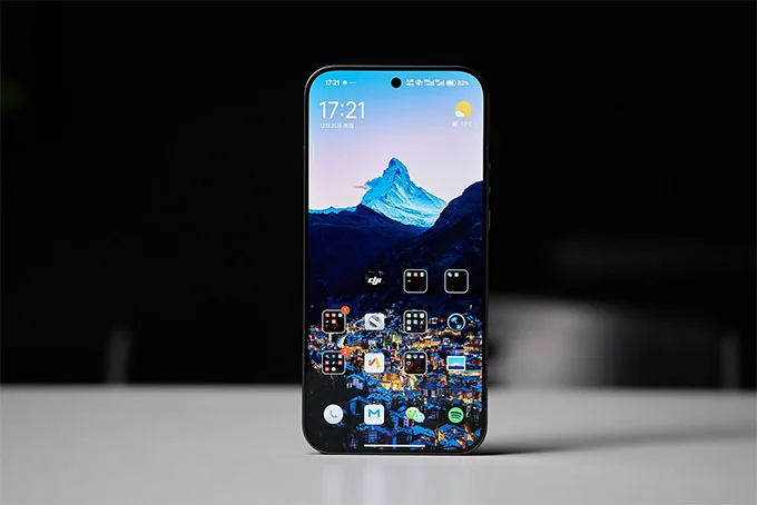 Xiaomi 17 Ultra sở hữu màn hình lớn hơn ở 6.9 inch 