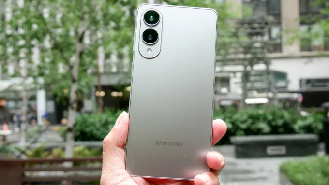 Samsung vừa gây bất ngờ khi quyết định khai tử dòng Galaxy Edge chỉ sau 5 tháng