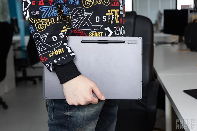 So sánh chi tiết Samsung Galaxy Z Fold 4 và Galaxy Tab S8 Ultra