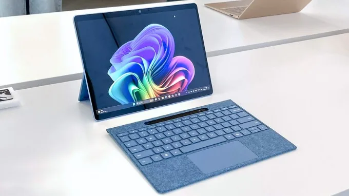 Surface Pro 11 linh hoạt hơn với 2 cổng USB-C