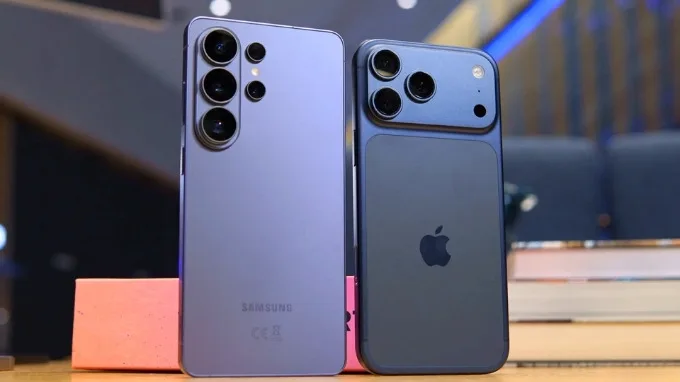 So sánh Galaxy S26 Ultra và iPhone 17 Pro Max về thiết kế
