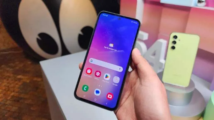 Galaxy A54 có màn hình khá dày
