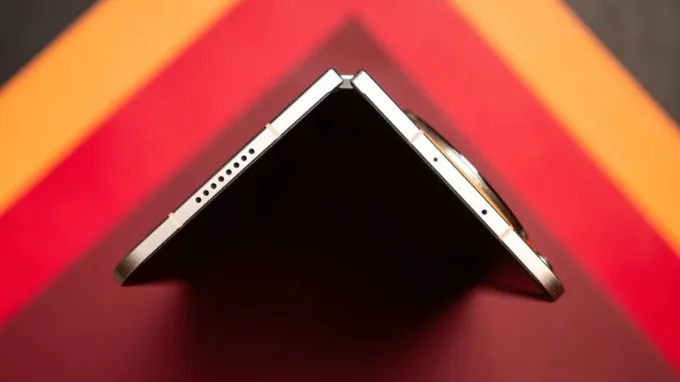 Điểm cải tiến vượt bậc của OPPO Find N6 còn nằm ở cơ chế bản lề Flexion Hinge