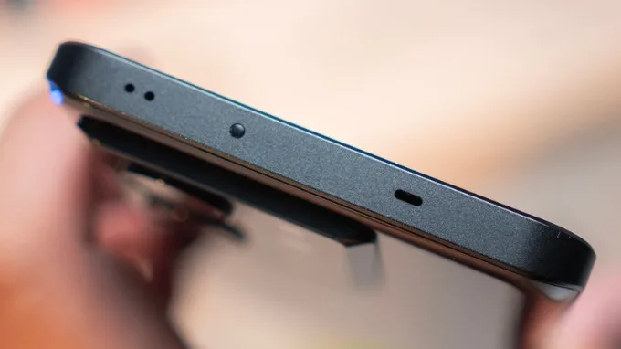 Chất liệu khung viền trên Xiaomi 13T