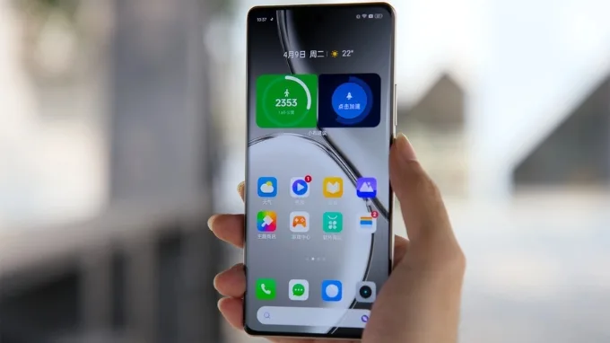 Điểm cộng sáng giá nhất của Realme GT Neo 6 SE chính là màn hình máy