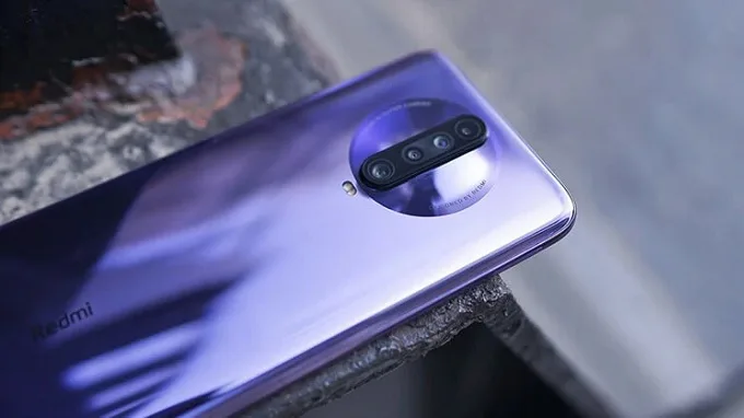 Cụm camera sau có khác biệt nhỏ ở cảm biến macro