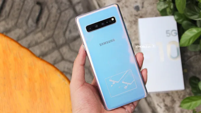 camera trên Galaxy S10 5G được sắp xếp theo chiều ngang thay vì chiều dọc