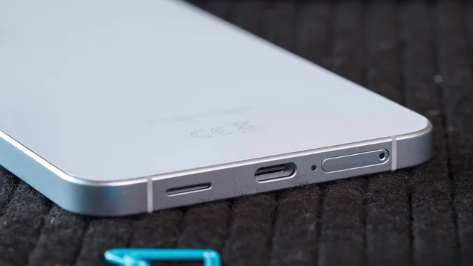 Pin là điểm khác biệt khi so sánh Nothing Phone (4a) vs Samsung Galaxy A57