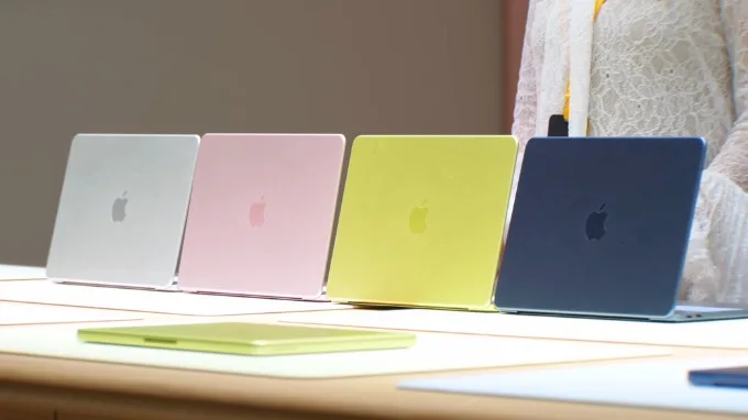 MacBook Neo có 4 lựa chọn màu sắc gồm: Blush (hồng phớt), Indigo (xanh), Citrus (vàng) và Silver (bạc)