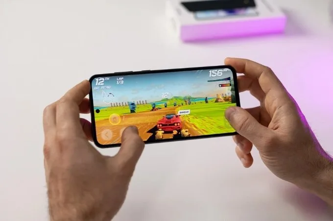 So sánh Redmi Note 15 5G và Galaxy A55 5G về hiệu năng