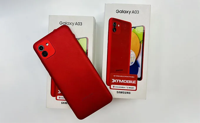 Mặt lưng Galaxy A03 nổi bật với mô-đun camera hình vuông