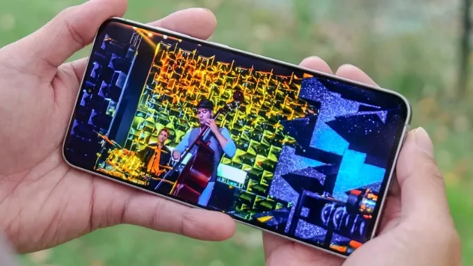Galaxy S25 FE trang bị màn hình Dynamic LTPO AMOLED 2X 