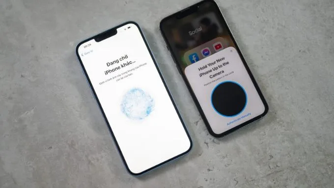 Tiến hành quét mã QR để chuyển dữ liệu sang iPhone 17