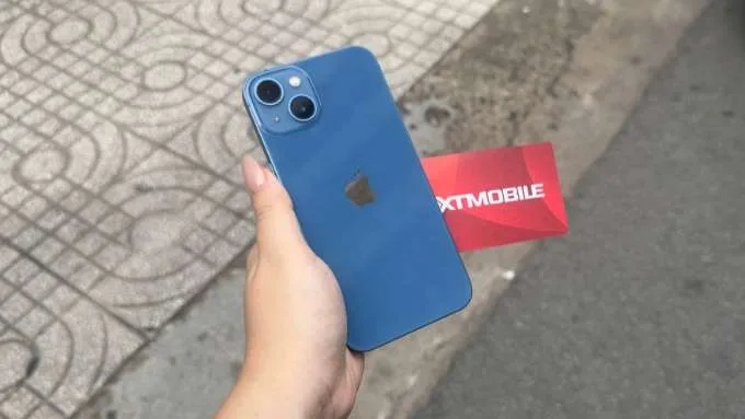 iPhone 13 gây ấn tượng với thiết kế iPhone 2 mắt chéo và camera kép 12MP