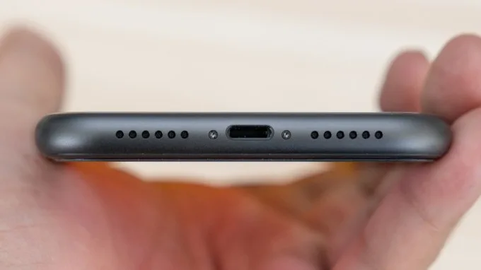 Kiểm tra pin iPhone đã thay chưa thông qua ngoại hình máy