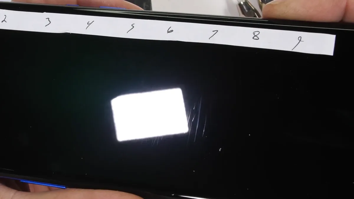 OnePlus 8 Pro có thể chịu đựng độ cứng ở mức thứ 7