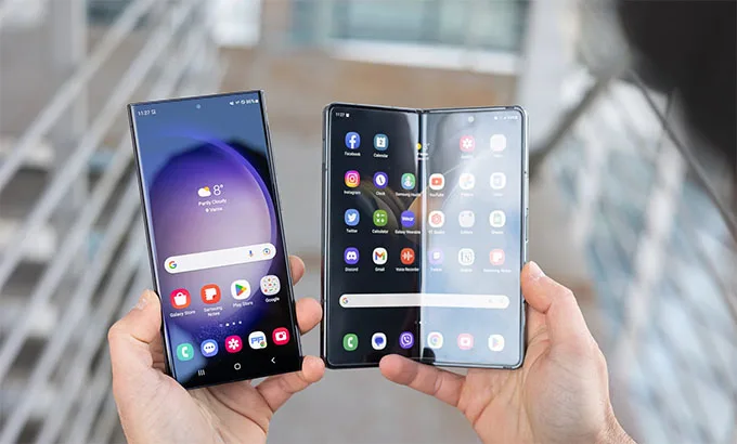 trên Galaxy S23 Ultra có độ sáng tối đa cao hơn Galaxy Z Fold 4