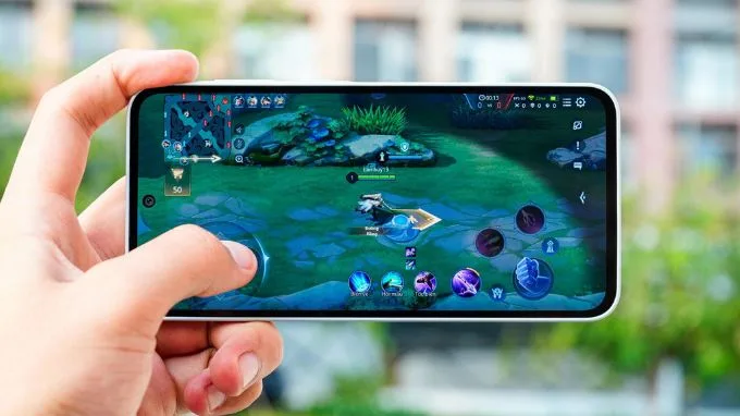 So sánh hiệu năng Galaxy A35 và iPhone SE 2022