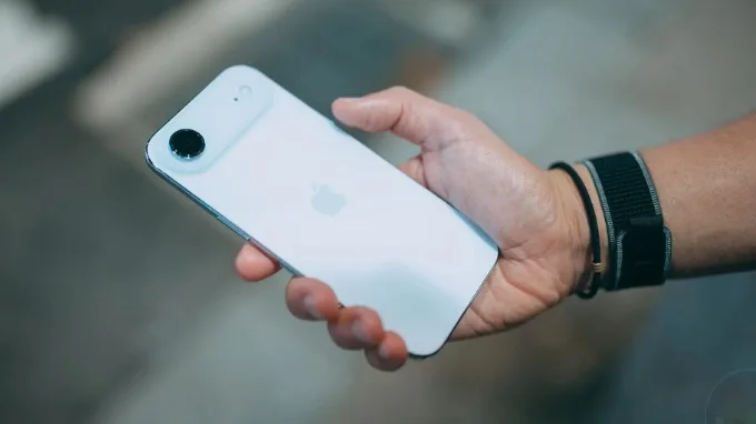 iPhone Air lại tạo ra ấn tượng hoàn toàn trái ngược