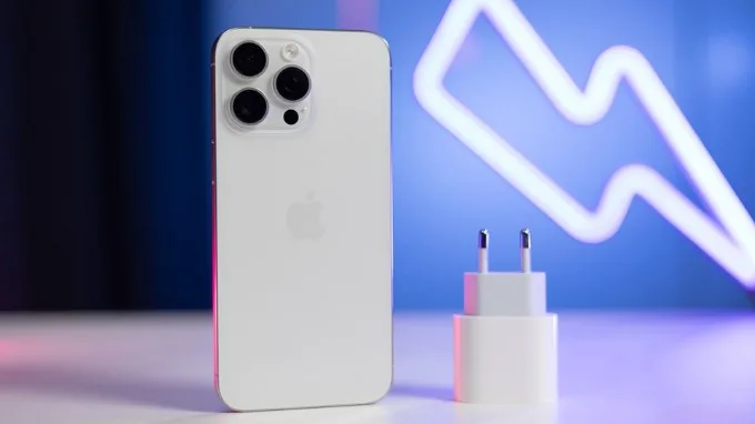 iPhone 15 Pro Max còn sạc khá chậm