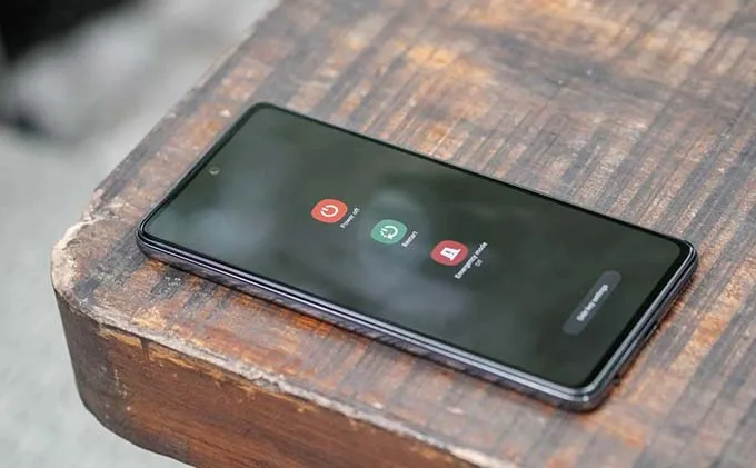 Khởi động lại máy khi Samsung S24 không lên nguồn