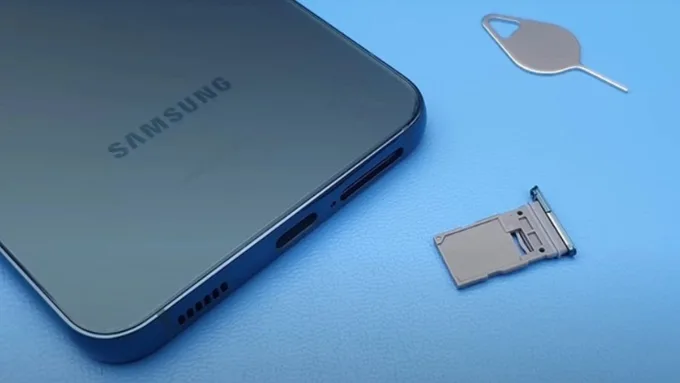 Samsung Galaxy S26 Plus có thể được trang bị 2 khe nano-SIM vật lý hoặc cấu hình 1 nano-SIM kết hợp eSIM
