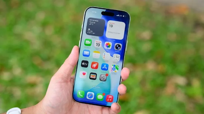 iPhone Air được trang bị màn hình OLED 6.5 inch