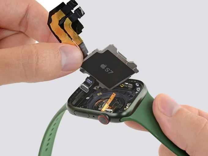kết cấu Apple Watch Series 7 được tiết lộ thông qua video mổ bụng từ đơn vị này