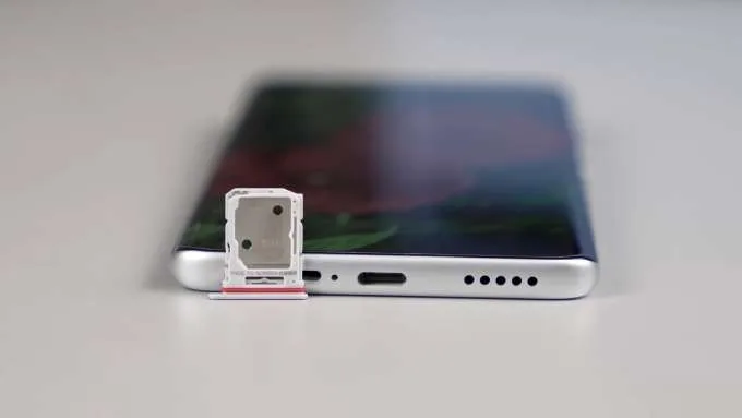 Tính năng sạc ngược 18W cũng được tích hợp, tăng tính linh hoạt cho Redmi Note 15 5G