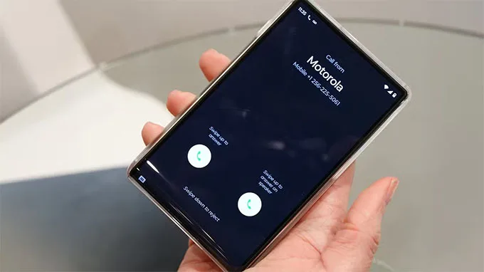 Motorola là một trong những nhà sản xuất có ý tưởng về điện thoại cuộn
