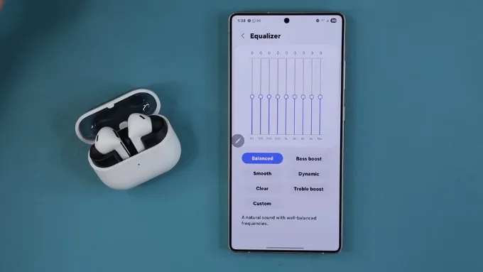 Galaxy Buds 3 FE được trang bị driver động 11mm, mang đến âm bass sâu, âm treble trong trẻo và tổng thể cân bằng