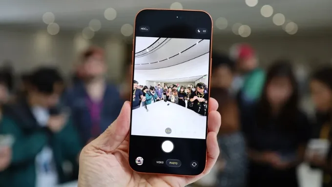 Camera là yếu tố không thể bỏ qua khi so sánh iPhone 17 Pro Max và Asus Zenfone 12 Ultra